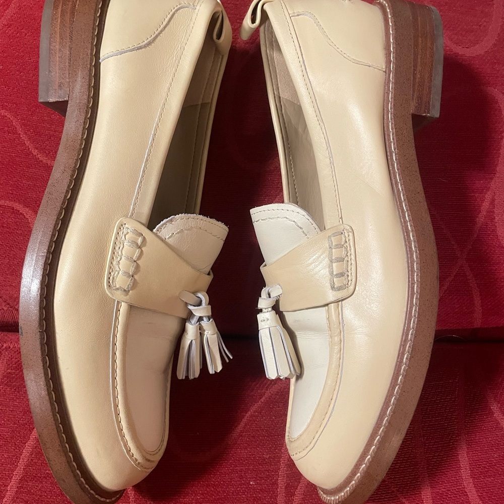 Sam Edelman Elegant Cream Loafers with Tassel Detail - Picture 3 of 7